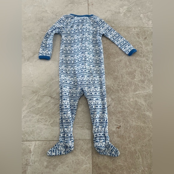 Vineyard Vines Fish Hook Waves Footed Onesie 
 3-6 month old outfit - Picture 3 of 3